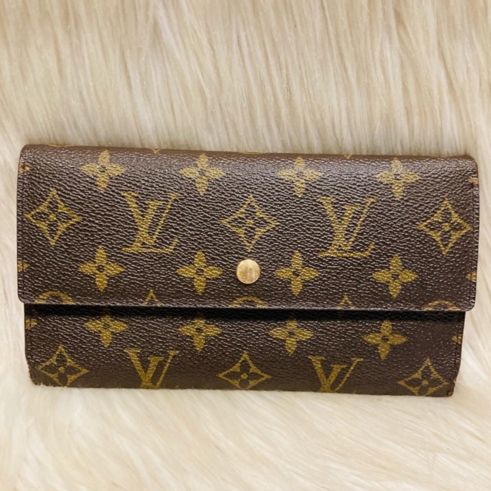 Authentic Louis Vuitton International Wallet